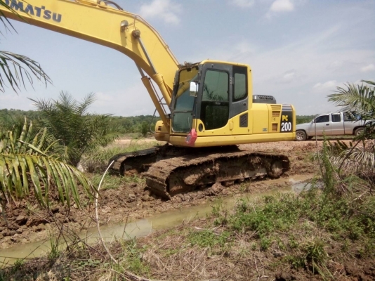 ฝากขายรถแบคโฮ KOMATSU PC200รุ่น8 รถบ้านพร้อมใช้งานอุปกรณ์ครบ