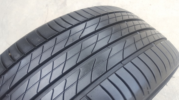 ขายยาง225/50/17 ปี 14/3+13/1เส้น MICHERLIN 3ST 4 เส้น