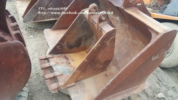 FROM JAPAN BUCKET บุ๊งกี๋สำหรับรถขุดไซค์ 40,45,50 / สลัก 40 มิล/ แบบธรรมดา /4 ฟัน / ราคาเพียง(ใบละ) 13,000 บาท สนใจรีบติดต่อ 0819337688