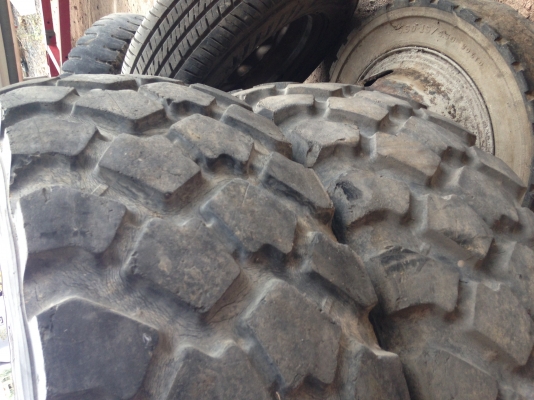 ล้อพร้อมยาง ใส่รถตัก komatsu ล้อพร้อมยาง ใส่รถตัก komatsu
