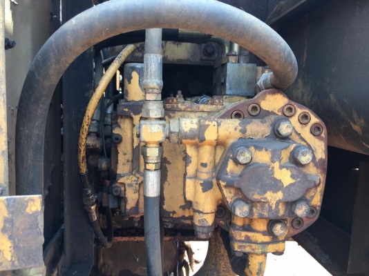 ขายด่วน ปั้มท้ายเครื่อง KOMATSU PC200-5