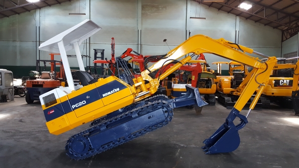 ขาย รถขุด KOMATSU รุ่น PC20-6- มืิอสองญี่ปุ่น แทรกเหล็ก สลักบูท เอวแน่น 100\%  อะไหล่หาง่าย สวยพร้อมใช้งาน ทดลองขับได้ มือถือ/LINE ID : 0818753444