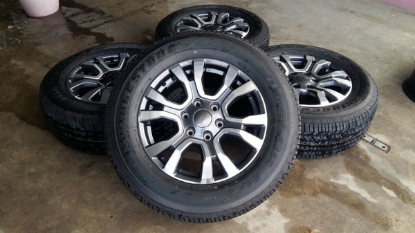 ขายล้อแม็กป้ายแดง ranger 18&quot; ยางปี17 สนใจติดต่อร้าน ก.เจริญการยางครับ 081-3747940