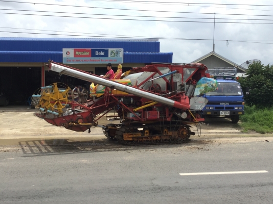 ขายรถเกี่ยว ไวไฟจอมพลัง มีคลิปในยูทูปนะครับ ชื่อช่างยาวรถแรง  ตามสภาพ 690000บาท โทร 086-2465-934