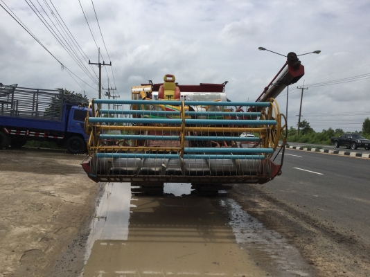 ขายรถเกี่ยว ไวไฟจอมพลัง มีคลิปในยูทูปนะครับ ชื่อช่างยาวรถแรง  ตามสภาพ 690000บาท โทร 086-2465-934