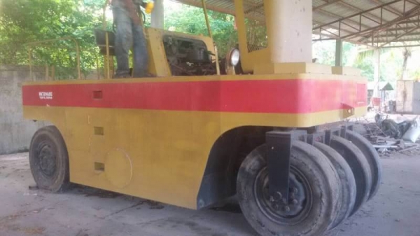 ขาย 295,000 บาท รถบดล้อยาง 9 ล้อ WATANABE WP902 เครื่องดี เกียรดี ยางไม่สวย เอกสารเล่มทะเบียน ม.79  รถอยู่ จ.นครสวรรค์  090-772-3710 090-772-3708