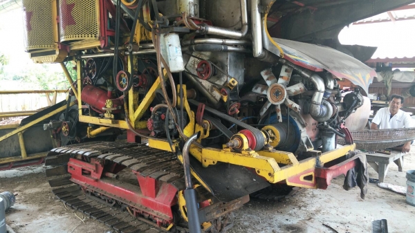 ขายรถเกี่ยว พร้อมเทลเล่อ 10ล้อ หน้ายาว