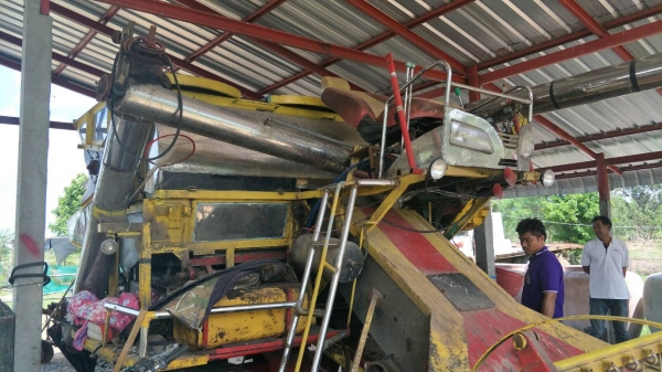 ขายรถเกี่ยว พร้อมเทลเล่อ 10ล้อ หน้ายาว