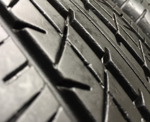 ยาง Bridgestone 215 55 17 ปลายปี15 ดอกเต็ม ไม่มีปะ เนื้อนิ่มๆ ราคาไม่แพง