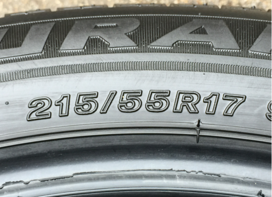 ยาง Bridgestone 215 55 17 ปลายปี15 ดอกเต็ม ไม่มีปะ เนื้อนิ่มๆ ราคาไม่แพง