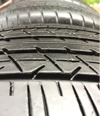 ยาง Bridgestone 215 55 17 ปลายปี15 ดอกเต็ม ไม่มีปะ เนื้อนิ่มๆ ราคาไม่แพง