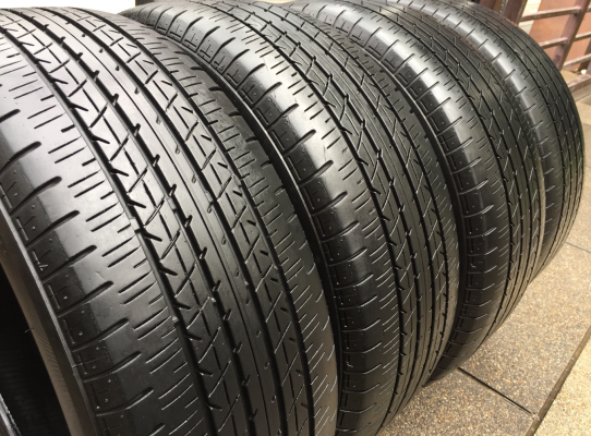 ยาง Bridgestone 215 55 17 ปลายปี15 ดอกเต็ม ไม่มีปะ เนื้อนิ่มๆ ราคาไม่แพง ยาง Bridgestone 215 55 17 ปลายปี15 ดอกเต็ม ไม่มีปะ เนื้อนิ่มๆ ราคาไม่แพง
