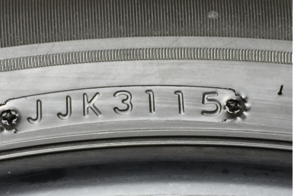 ยาง Bridgestone 215 55 17 ปลายปี15 ดอกเต็ม ไม่มีปะ เนื้อนิ่มๆ ราคาไม่แพง