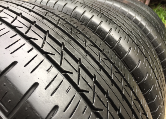ยาง Bridgestone 215 55 17 ปลายปี15 ดอกเต็ม ไม่มีปะ เนื้อนิ่มๆ ราคาไม่แพง ยาง Bridgestone 215 55 17 ปลายปี15 ดอกเต็ม ไม่มีปะ เนื้อนิ่มๆ ราคาไม่แพง