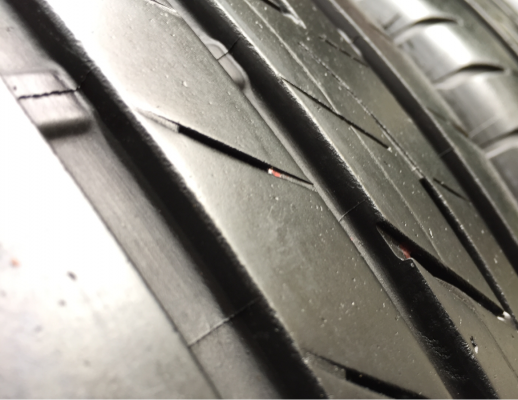 ยาง Bridgestone 215 60 16 กลางปี15 ดอกเต็ม ไม่มีปะ เนื้อนิ่มๆ ราคาไม่แพง