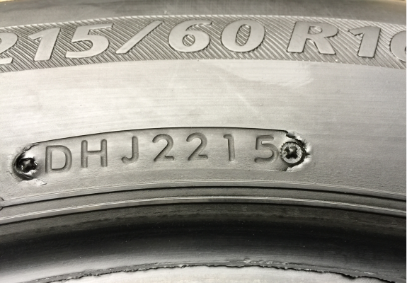 ยาง Bridgestone 215 60 16 กลางปี15 ดอกเต็ม ไม่มีปะ เนื้อนิ่มๆ ราคาไม่แพง