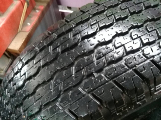 265/70R16  BRIDGESTONE DUELER H/T 840 tel. 081-427-3941
