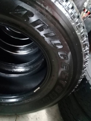 265/70R16  BRIDGESTONE DUELER H/T 840 tel. 081-427-3941