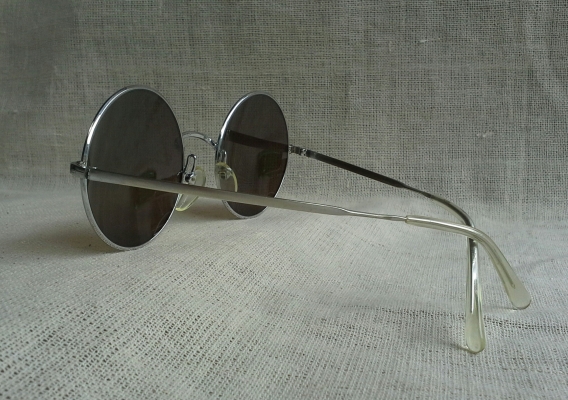 แว่นตาเฟรนช์วินเทจ ค.ศ.1983  โมเดลอาร์ติสท์ &#039;หยดน้ำ จอห์น เลนนอน&#039;  Vintage LOGO Paris handmade in France