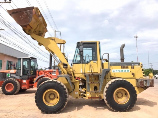 ขายรถตักล้อยาง KOMATSU WA300-3 รถนอกนำเข้าเองจากญี่ปุ่น สภาพสวยพร้อมใช้งาน มีVDOการทำงานครับ ขายรถตักล้อยาง KOMATSU WA300-3 รถนอกนำเข้าเองจากญี่ปุ่น สภาพสวยพร้อมใช้งาน มีVDOการทำงานครับ