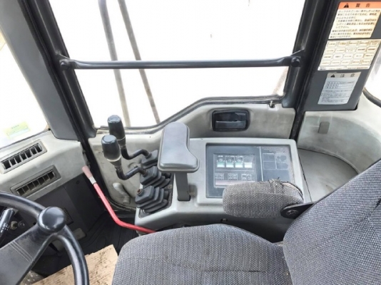 ขายรถตักล้อยาง KOMATSU WA300-3 รถนอกนำเข้าเองจากญี่ปุ่น สภาพสวยพร้อมใช้งาน มีVDOการทำงานครับ ขายรถตักล้อยาง KOMATSU WA300-3 รถนอกนำเข้าเองจากญี่ปุ่น สภาพสวยพร้อมใช้งาน มีVDOการทำงานครับ