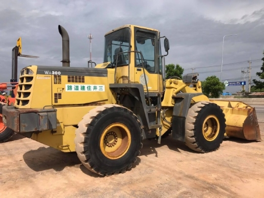 ขายรถตักล้อยาง KOMATSU WA300-3 รถนอกนำเข้าเองจากญี่ปุ่น สภาพสวยพร้อมใช้งาน มีVDOการทำงานครับ ขายรถตักล้อยาง KOMATSU WA300-3 รถนอกนำเข้าเองจากญี่ปุ่น สภาพสวยพร้อมใช้งาน มีVDOการทำงานครับ
