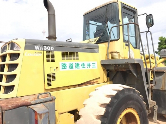 ขายรถตักล้อยาง KOMATSU WA300-3 รถนอกนำเข้าเองจากญี่ปุ่น สภาพสวยพร้อมใช้งาน มีVDOการทำงานครับ ขายรถตักล้อยาง KOMATSU WA300-3 รถนอกนำเข้าเองจากญี่ปุ่น สภาพสวยพร้อมใช้งาน มีVDOการทำงานครับ