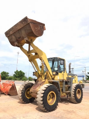 ขายรถตักล้อยาง KOMATSU WA300-3 รถนอกนำเข้าเองจากญี่ปุ่น สภาพสวยพร้อมใช้งาน มีVDOการทำงานครับ ขายรถตักล้อยาง KOMATSU WA300-3 รถนอกนำเข้าเองจากญี่ปุ่น สภาพสวยพร้อมใช้งาน มีVDOการทำงานครับ