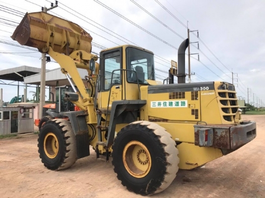 ขายรถตักล้อยาง KOMATSU WA300-3 รถนอกนำเข้าเองจากญี่ปุ่น สภาพสวยพร้อมใช้งาน มีVDOการทำงานครับ ขายรถตักล้อยาง KOMATSU WA300-3 รถนอกนำเข้าเองจากญี่ปุ่น สภาพสวยพร้อมใช้งาน มีVDOการทำงานครับ