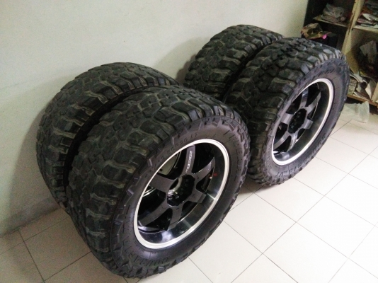ล้อ Offroad 20" พร้อมยาง MUD 35-12.5-20 ล้อ Offroad 20" พร้อมยาง MUD 35-12.5-20