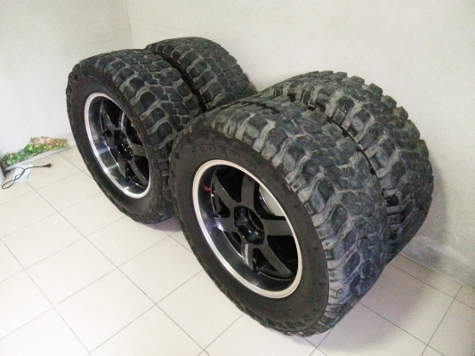 ล้อ Offroad 20" พร้อมยาง MUD 35-12.5-20 ล้อ Offroad 20" พร้อมยาง MUD 35-12.5-20