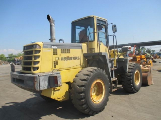 รถตักล้อยาง KOMATSU รุ่น WA 300-3