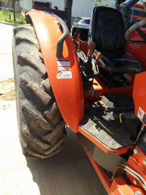 ขาย Kubota M7040 ใบมีดดันหน้า รถตามสภาพใช้งานได้ดี ใครหารุ่นนี้อยู่รีบมาครับ