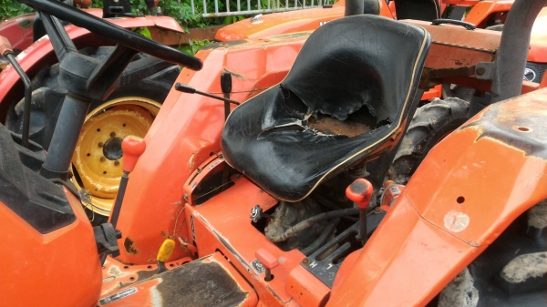 สามย่านแทรคเตอร์ ขายรถไถ KUBOTA L3408 รถไร่ พร้อมดันหน้า สภาพสวยๆ เดิมๆ เครื่องแน่น เกียร์ดี ไฮดรอลิกดี ราคา 170,000 มีรถขนส่งบริการ ร้านสามย่านแทรคเตอร์ อ.แกลง จ.ระยอง 0897489639,0818618678,0899347475 id line=0897489639 id line=0818618678 id line=08993 สามย่านแทรคเตอร์ ขายรถไถ KUBOTA L3408 รถไร่ พร้อมดันหน้า สภาพสวยๆ เดิมๆ เครื่องแน่น เกียร์ดี ไฮดรอลิกดี ราคา 170,000 มีรถขนส่งบริการ ร้านสามย่านแทรคเตอร์ อ.แกลง จ.ระยอง 0897489639,0818618678,0899347475 id line=0897489639 id line=0818618678 id line=08993