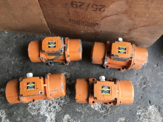 ขายมอเตอร์สั่น-เขย่า Italvibras 0.3kw 380V made in Italy สภาพสวยเดิมๆ วิ่งนิ่ม พร้อมใช้งาน มี 4ตัวครับ