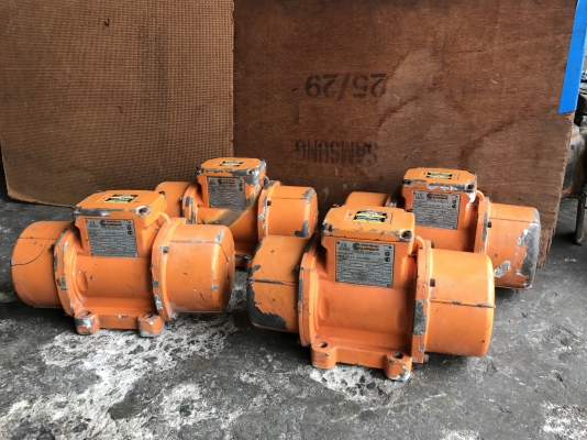 ขายมอเตอร์สั่น-เขย่า Italvibras 0.3kw 380V made in Italy สภาพสวยเดิมๆ วิ่งนิ่ม พร้อมใช้งาน มี 4ตัวครับ