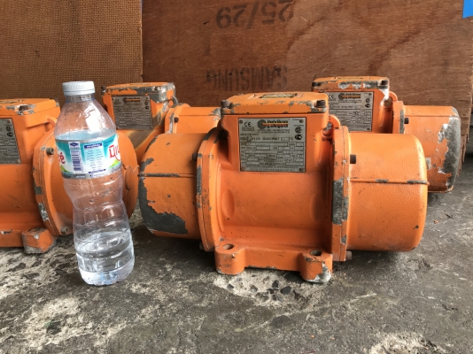ขายมอเตอร์สั่น-เขย่า Italvibras 0.3kw 380V made in Italy สภาพสวยเดิมๆ วิ่งนิ่ม พร้อมใช้งาน มี 4ตัวครับ