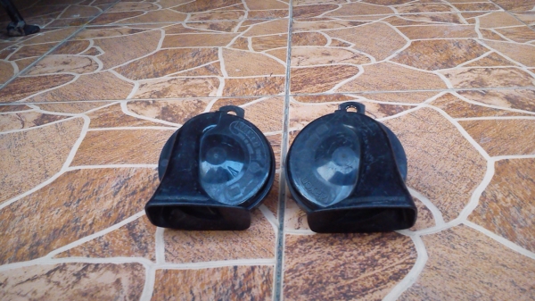 แตรเดิมๆติดรถยุโรป Klaxon TR90 MADE IN FRANCE แตรเดิมๆติดรถยุโรป Klaxon TR90 MADE IN FRANCE