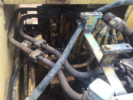 ขาย 265,000 บาท KOMATSU PC200-3 เครื่องดี ปั้มแรง โช่หนา เอวแน่น เอกสารชื้อขาย   รถอยู่ จ.นครพนม โทร&amp;ไอดีไลน์ 0610710295