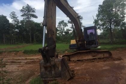 ขาย 265,000 บาท KOMATSU PC200-3 เครื่องดี ปั้มแรง โช่หนา เอวแน่น เอกสารชื้อขาย   รถอยู่ จ.นครพนม โทร&amp;ไอดีไลน์ 0610710295