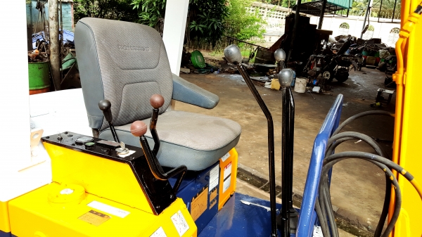 ขาย รถขุด KOMATSU รุ่น PC07  มือสองญี่ปุ่น 100\% แทรกเหล็ก สลักบูทเอว แน่น ทำงานดี ทุกระบบ สามารถ ขึ้นรถปิคอัพ ได้แน่นอน  มือถือ/LINE ID : 0818753444