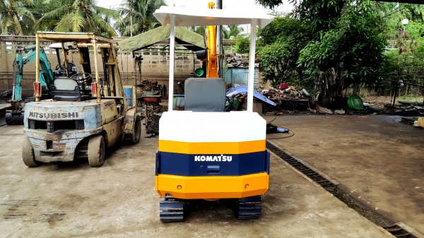 ขาย รถขุด KOMATSU รุ่น PC07  มือสองญี่ปุ่น 100\% แทรกเหล็ก สลักบูทเอว แน่น ทำงานดี ทุกระบบ สามารถ ขึ้นรถปิคอัพ ได้แน่นอน  มือถือ/LINE ID : 0818753444