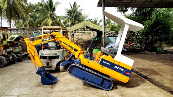 ขาย รถขุด KOMATSU รุ่น PC07  มือสองญี่ปุ่น 100\% แทรกเหล็ก สลักบูทเอว แน่น ทำงานดี ทุกระบบ สามารถ ขึ้นรถปิคอัพ ได้แน่นอน  มือถือ/LINE ID : 0818753444