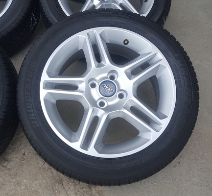 ขายล้อFord Fiesta ขอบ16 พร้อมยาง 4 ล้อ ขายล้อFord Fiesta ขอบ16 พร้อมยาง 4 ล้อ
