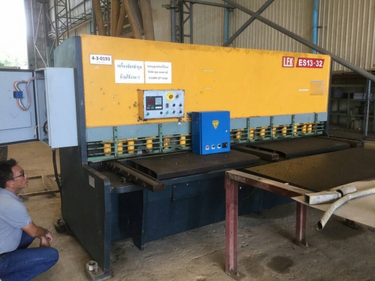 ขายเครื่องตัดเหล็กระบบไฮโดรลิค10ฟุตตัดได้13มิลของใต้หวันราคาเบาๆ