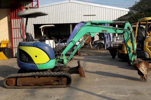 รถขุด IHI 30VX รถนำเข้าจากญี่ปุ่น เครื่องยันม่าร์ รุ่นใหม่