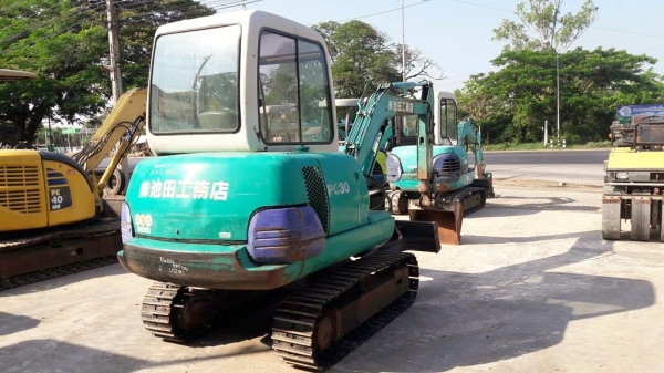 รถขุด Komatsu PC30-7E เก่าญี่ปุ่น นำเข้าเองโดยตรง มั่นใจญี่ปุ่น 100\% รถขุด Komatsu PC30-7E เก่าญี่ปุ่น นำเข้าเองโดยตรง มั่นใจญี่ปุ่น 100\%
