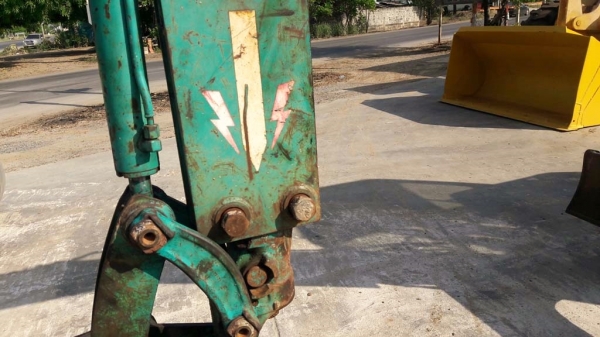 รถขุด Komatsu PC30-7E เก่าญี่ปุ่น นำเข้าเองโดยตรง มั่นใจญี่ปุ่น 100\% รถขุด Komatsu PC30-7E เก่าญี่ปุ่น นำเข้าเองโดยตรง มั่นใจญี่ปุ่น 100\%