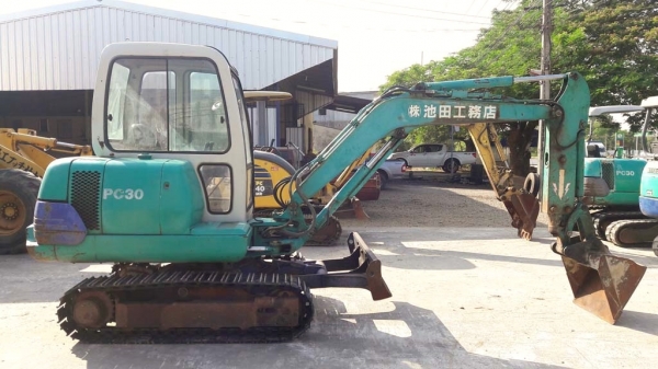 รถขุด Komatsu PC30-7E เก่าญี่ปุ่น นำเข้าเองโดยตรง มั่นใจญี่ปุ่น 100\% รถขุด Komatsu PC30-7E เก่าญี่ปุ่น นำเข้าเองโดยตรง มั่นใจญี่ปุ่น 100\%