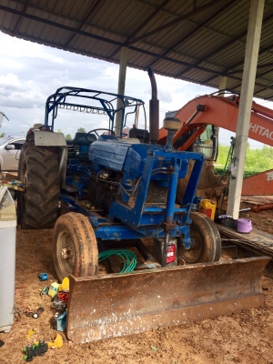 ขายด่วน รถไถ FORD 5500 เครื่่อง T1 อุปกรณ์ดันหน้า ผาน3 เอกสารเล่มทะเบียน สนใจสอบถาม 093-0764943 - 088-3223272